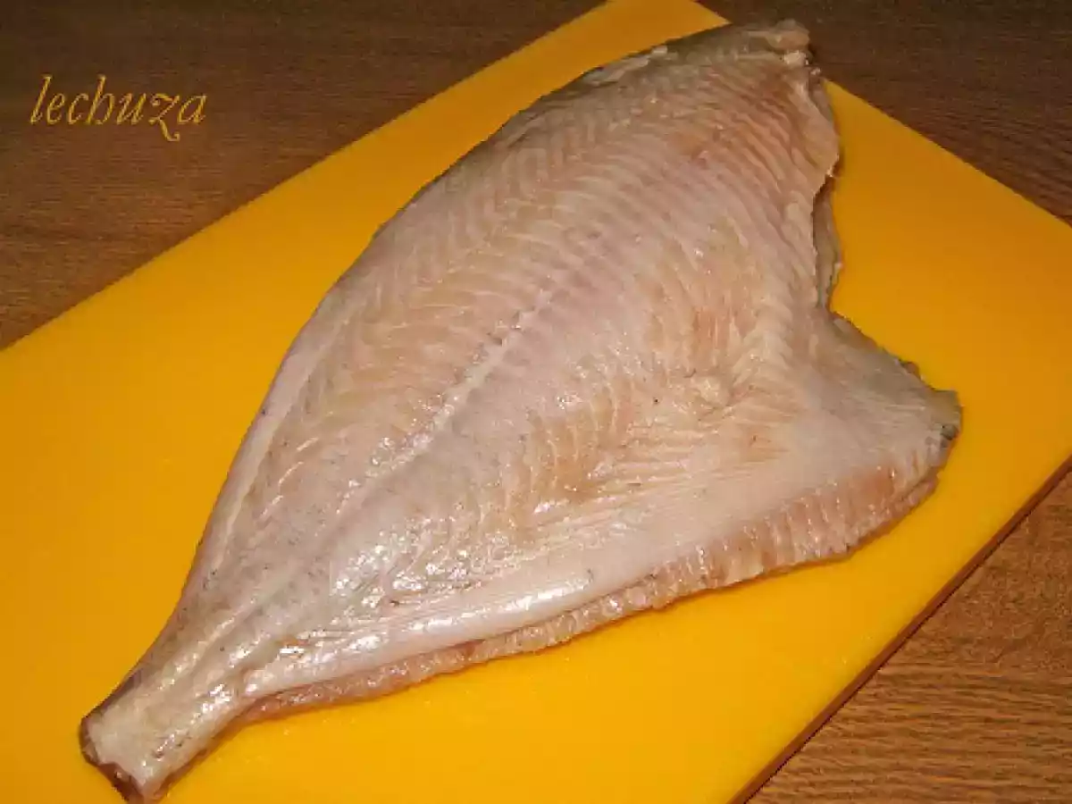 Castañeta (palometa) en salsa con mariscos - foto 6