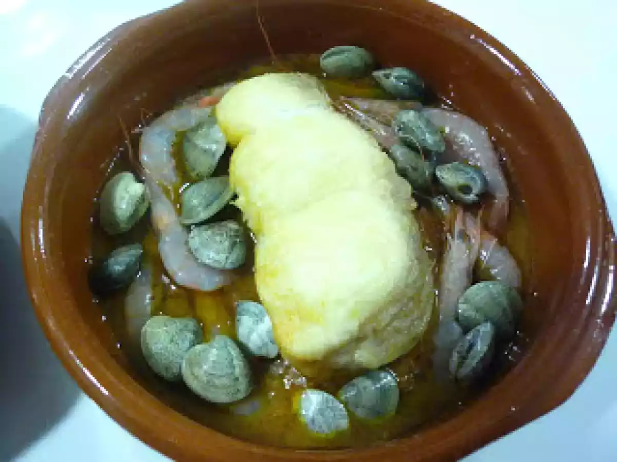 Cazuela de cazón con gambas y almejas - foto 3