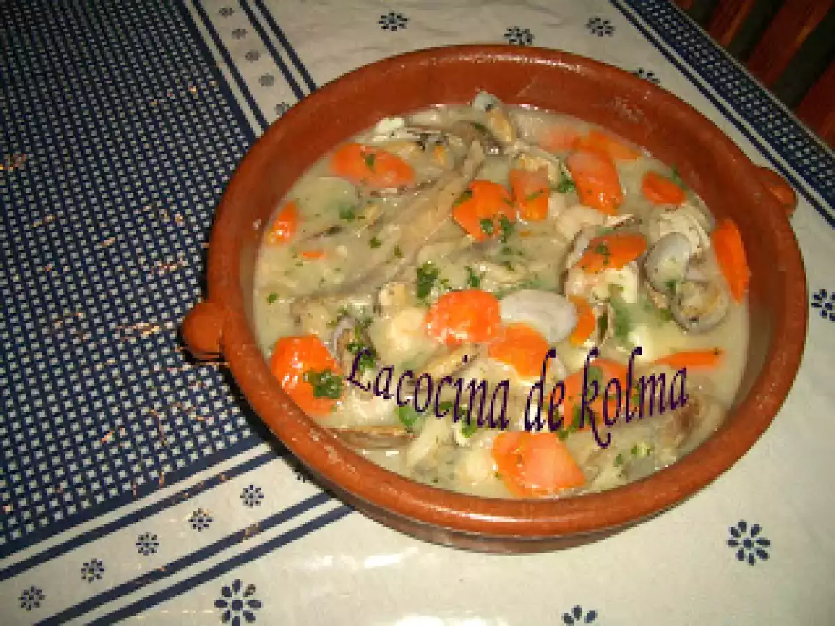 CAZUELA DE COLA DE RAPE CON ALMEJAS.