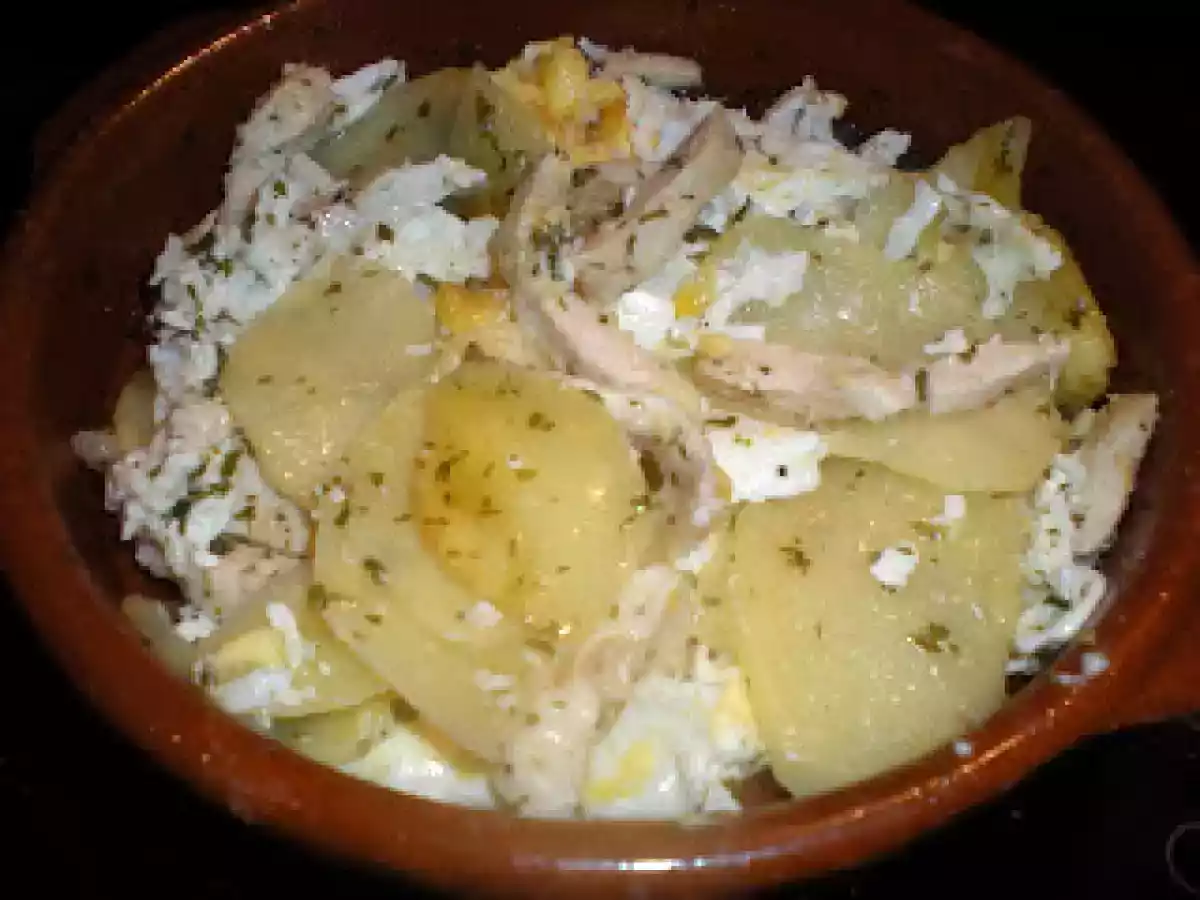Cazuela de patatas al limón con pechuga de pollo y huevo rotos - foto 2