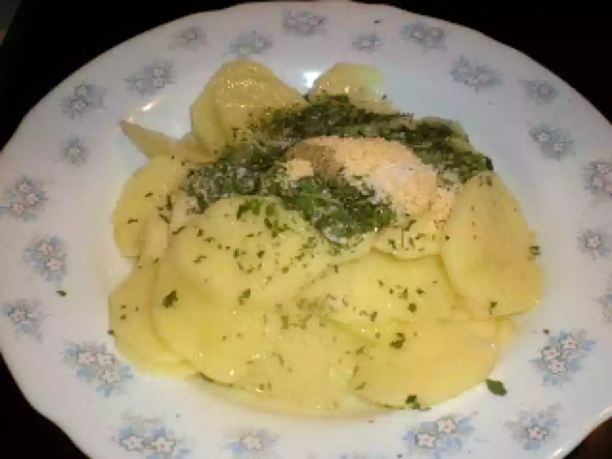 Cazuela de patatas al limón con pechuga de pollo y huevo rotos - foto 8