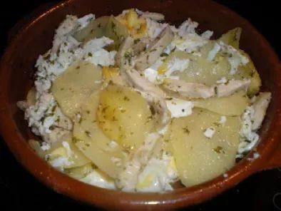 Cazuela de patatas al limón con pechuga de pollo y huevo rotos - foto 2