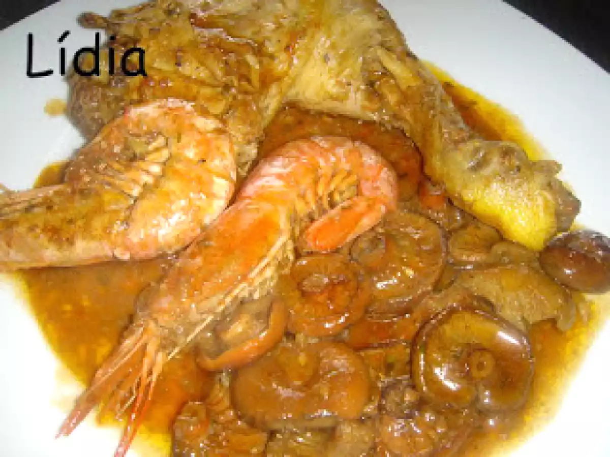CAZUELA DE POLLO CON GAMBAS Y NÍSCALOS (GUISAT DE POLLASTRE AMB GAMBES I ROVELLONS)