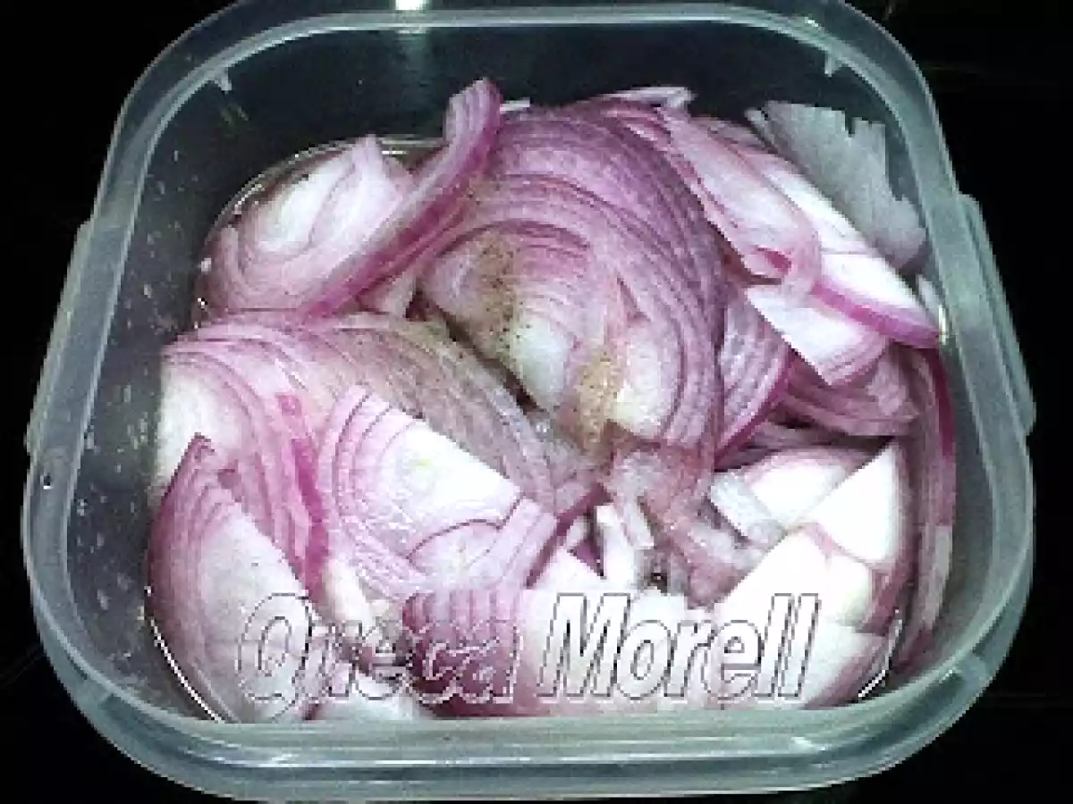CEBOLLA ROJA DE GUAYONJE ENCURTIDA.