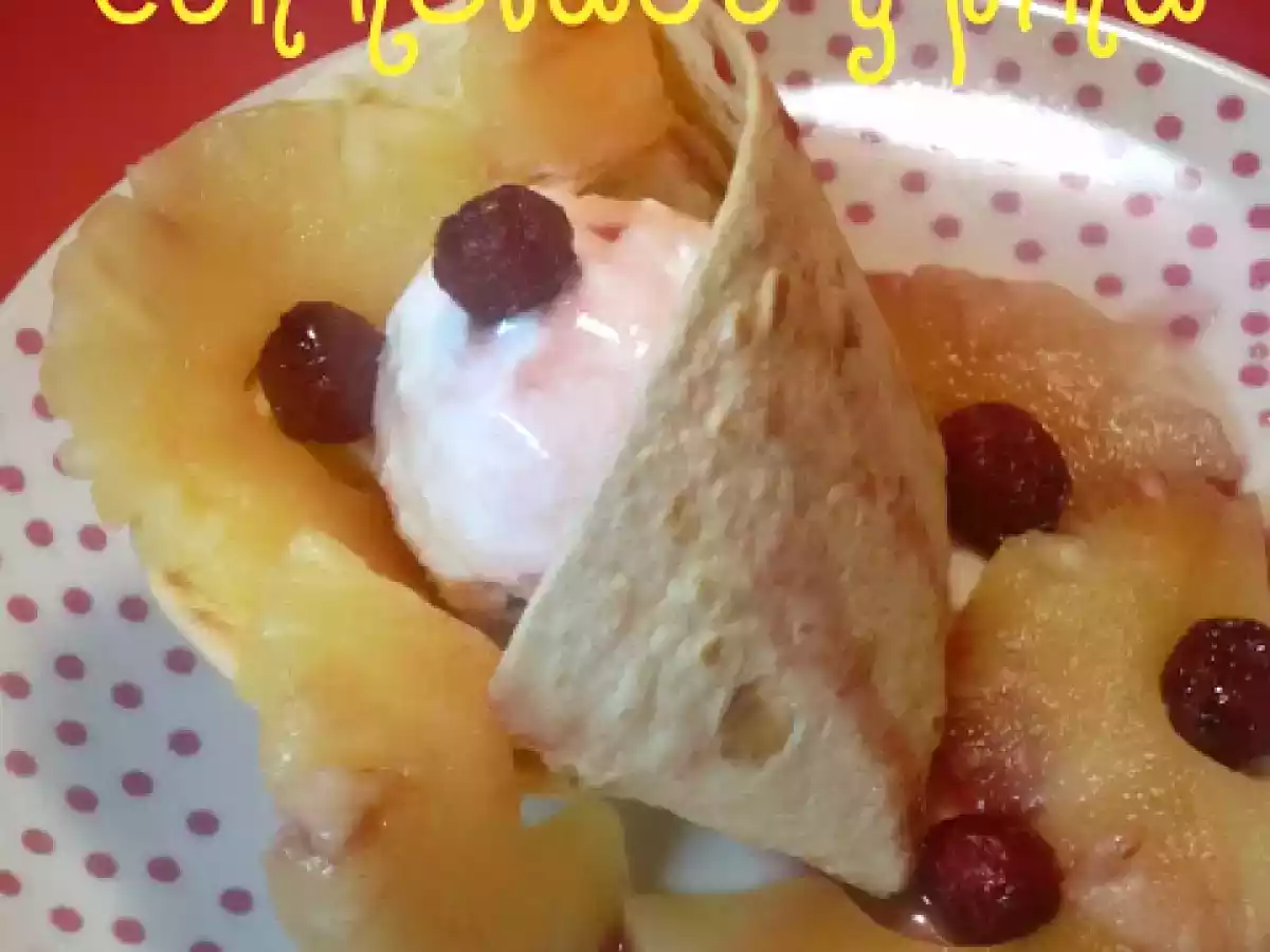 Cesta de Crêpe con Helado y Piña