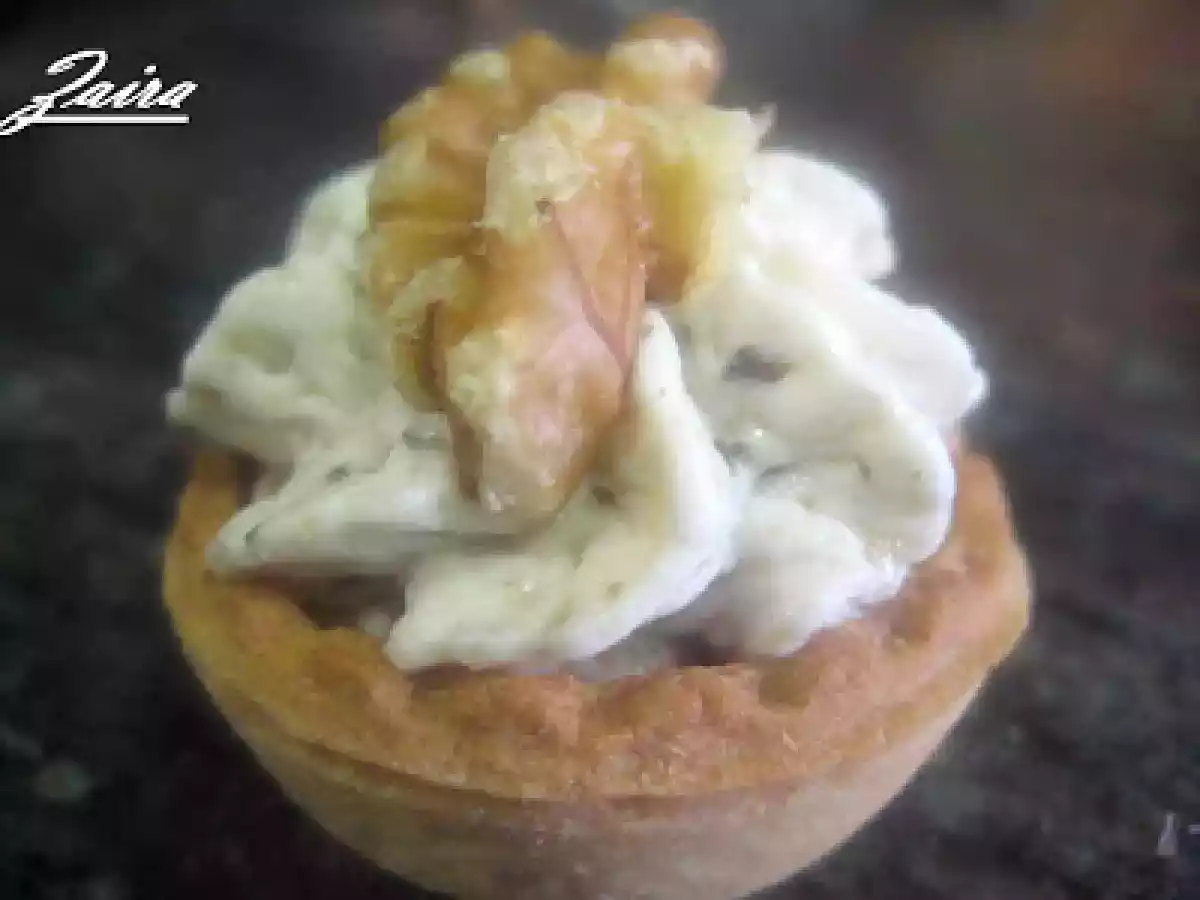 Cestitas de crema de queso con nueces