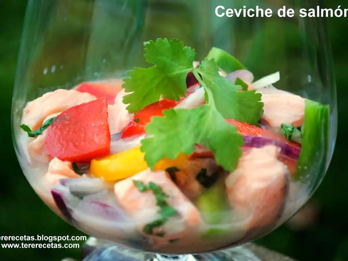 Ceviche de salmón fresco