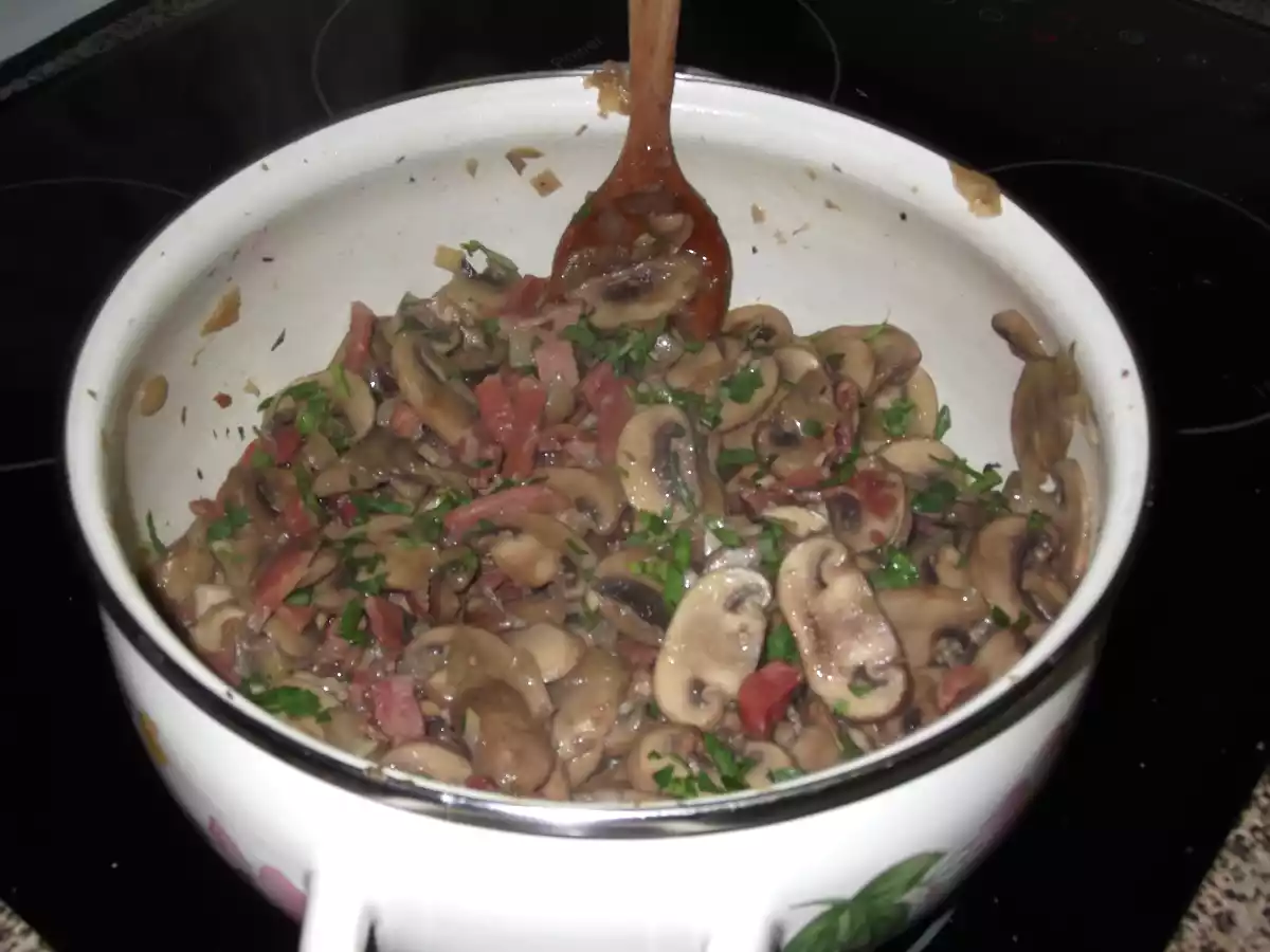 CHAMPIÑONES A LA CAZUELA