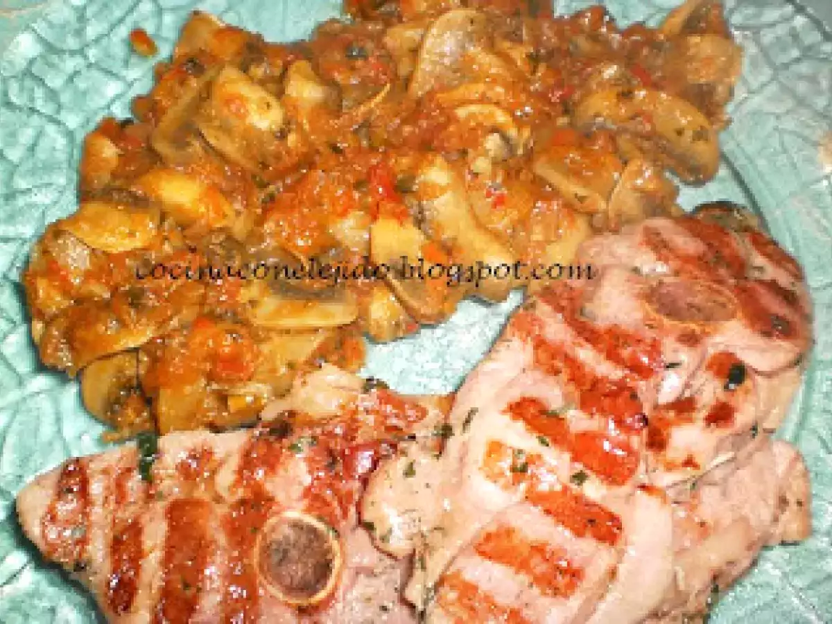 CHAMPIÑONES A LA PROVENZAL CON SALSA DE TOMATE