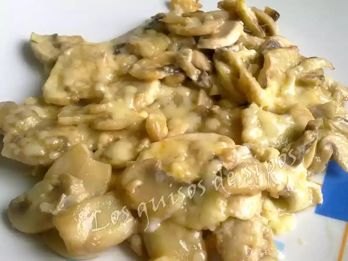 CHAMPIÑONES A LOS 4 QUESOS