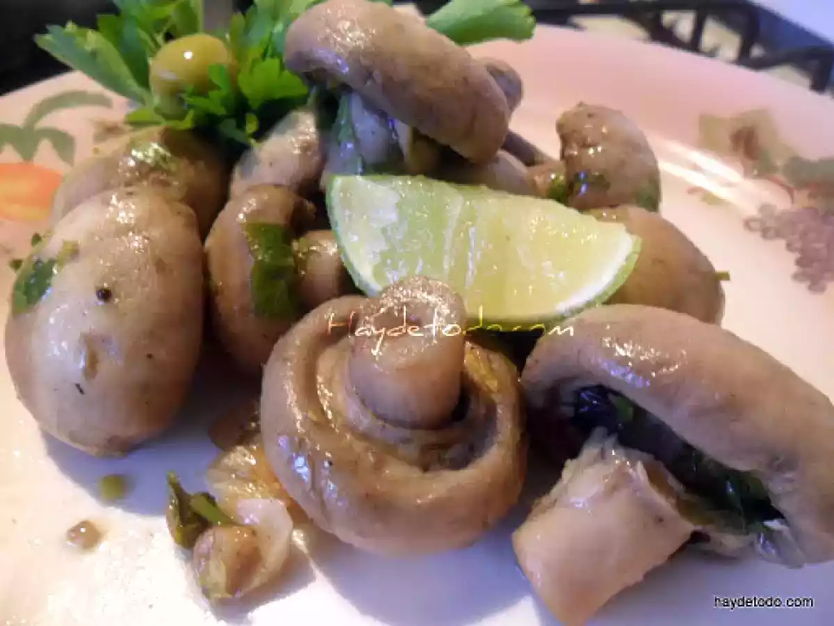 Champiñones al ajillo