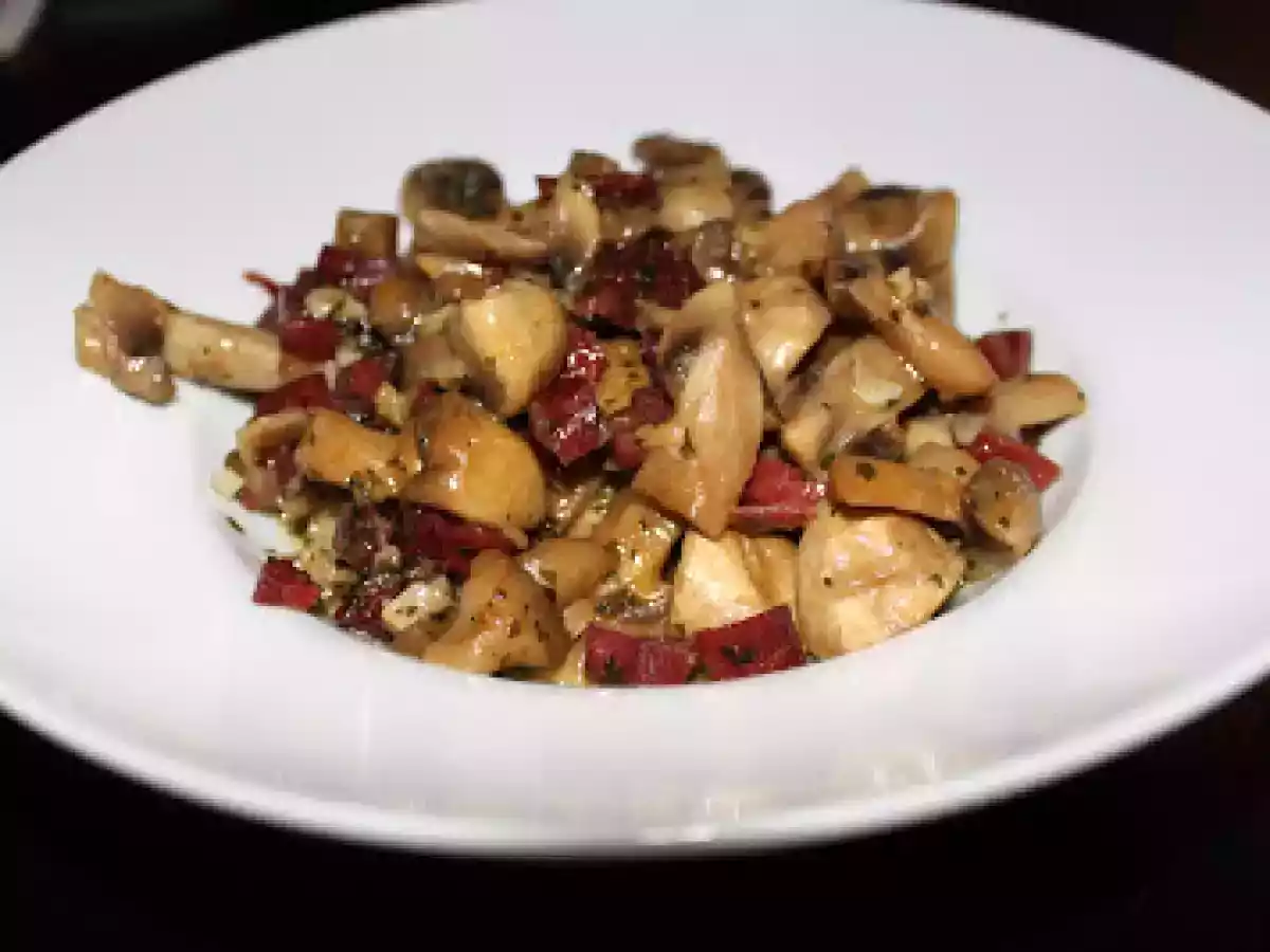 Champiñones al ajillo con jamón