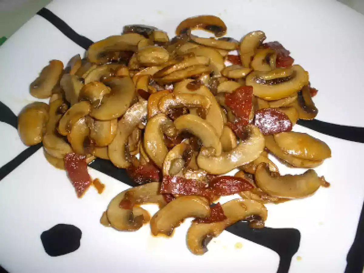 Champiñones con chorizo ibérico