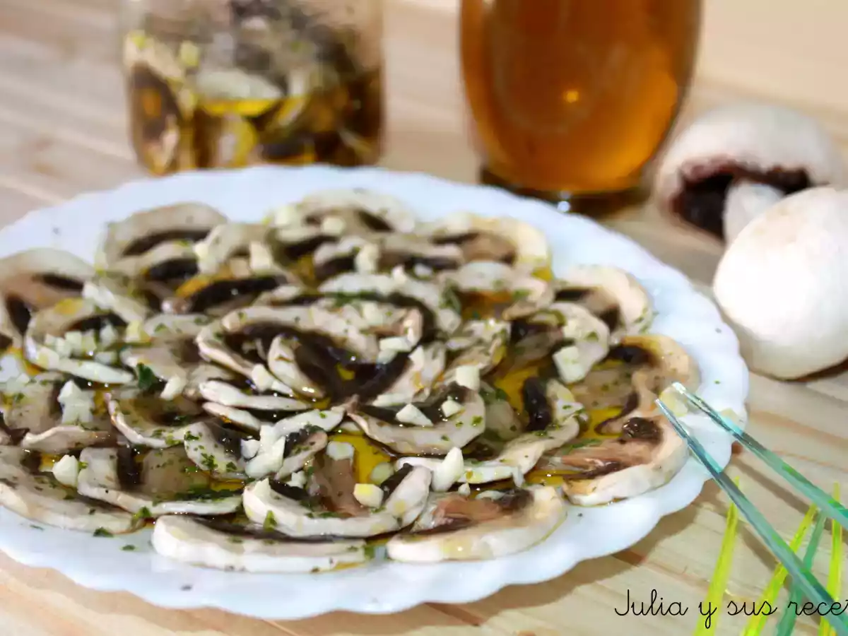 Champiñones laminados en vinagre