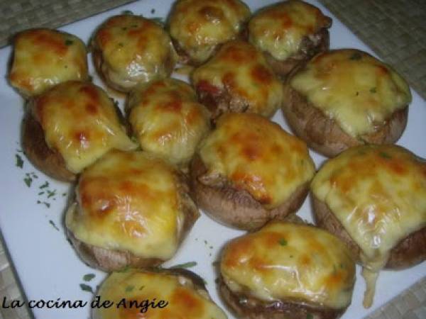 CHAMPIÑONES RELLENOS CON NATA