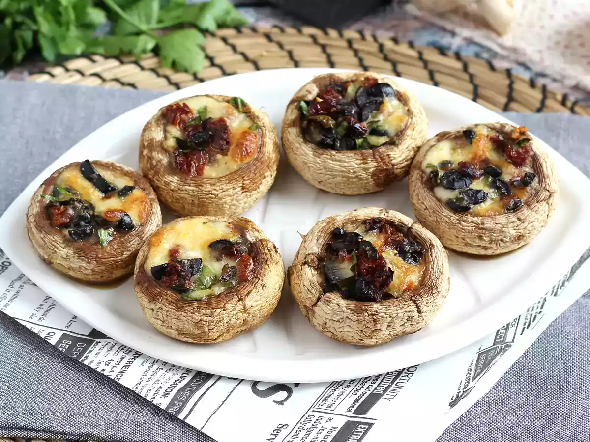 Champiñones rellenos con queso y gratinados al horno - foto 5