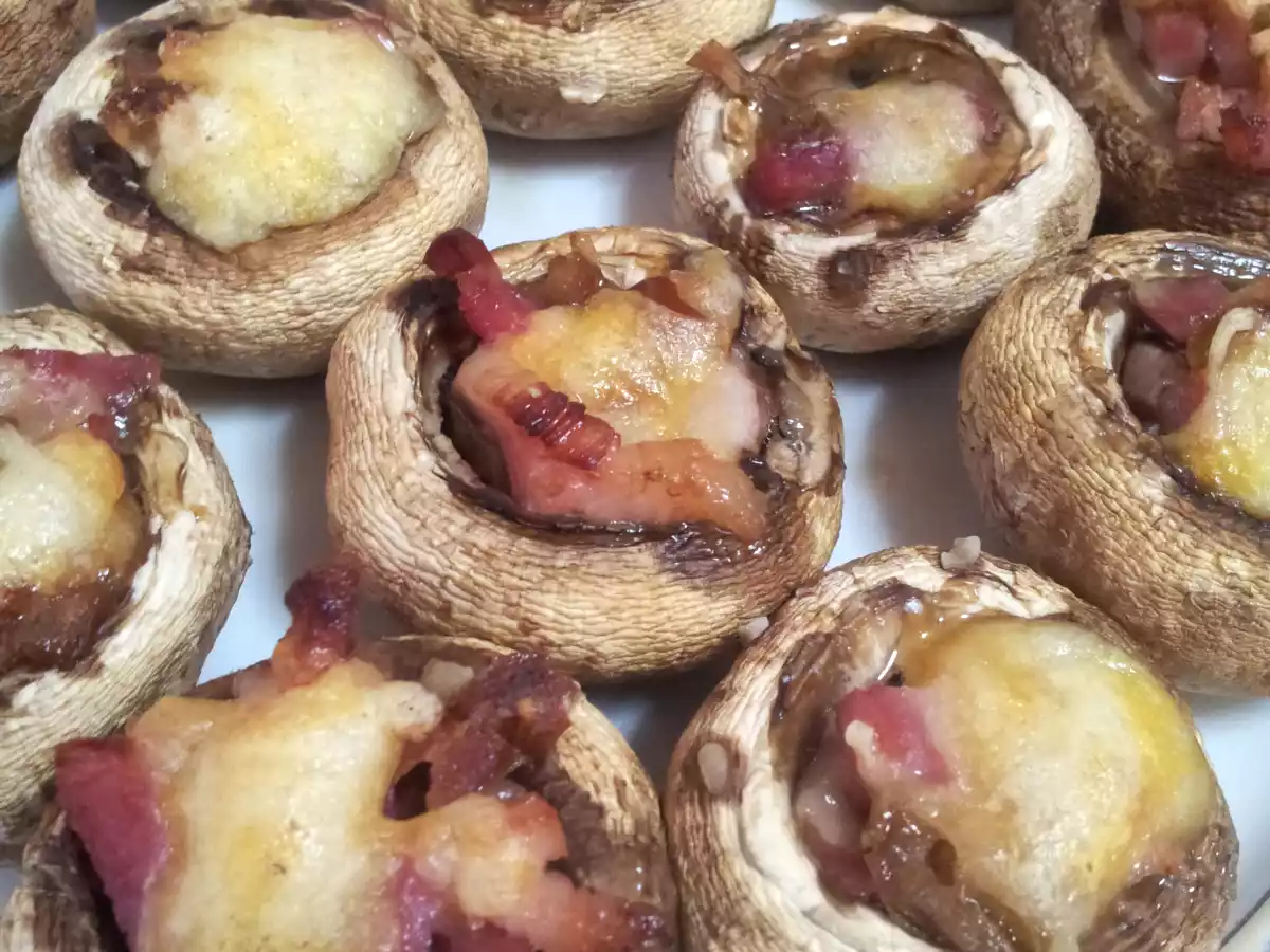 Champiñones rellenos de bacon y queso