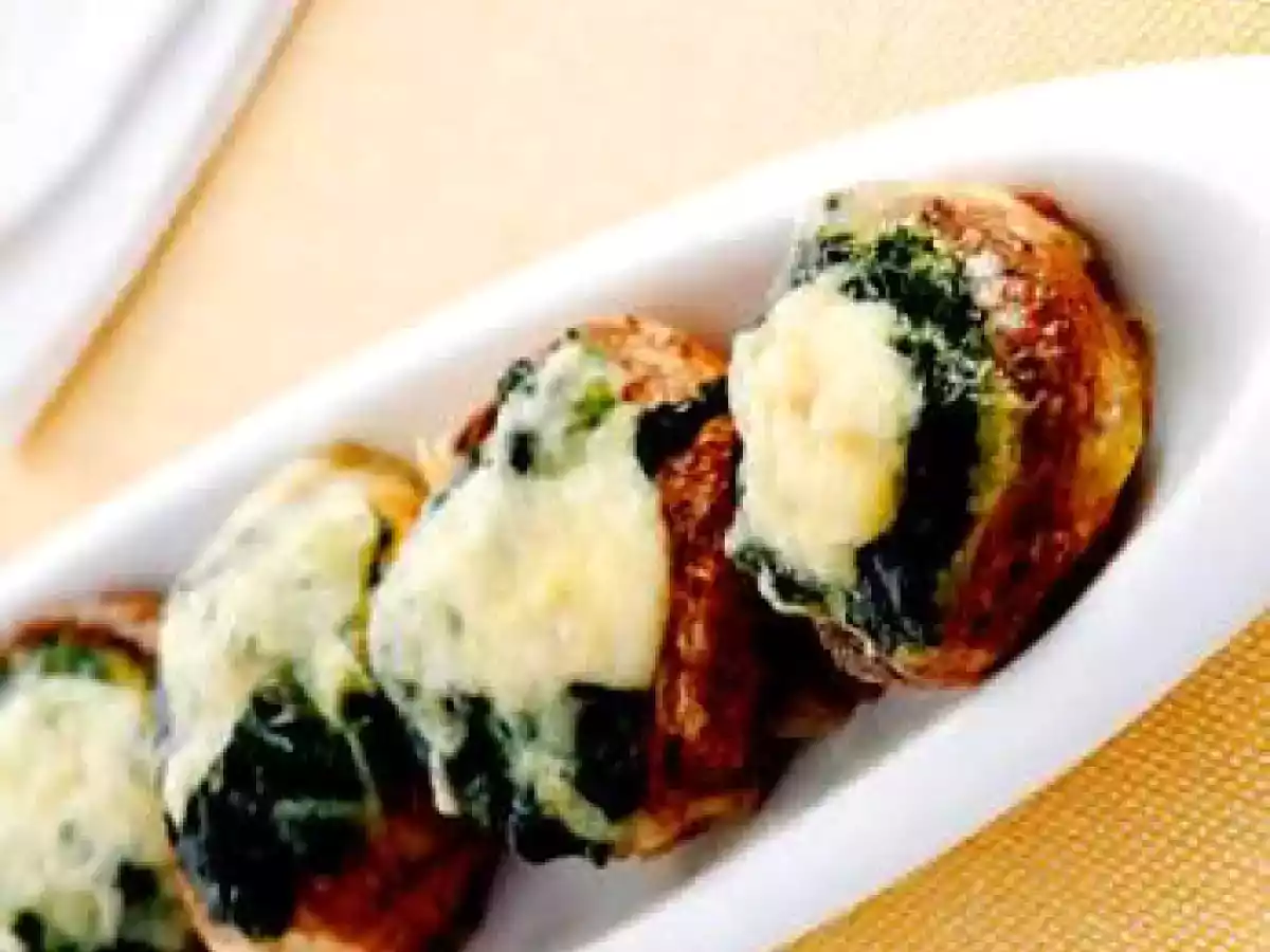 Champiñones rellenos de espinacas y piñones