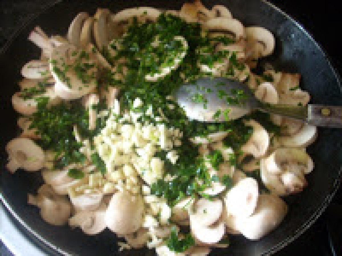 Champiñones salteados con ajo y perejil - Receta Petitchef