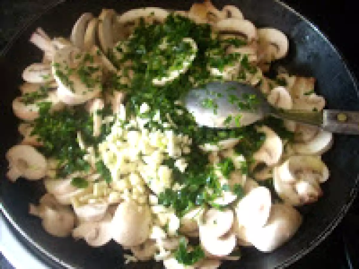 Champiñones salteados con ajo y perejil - foto 2