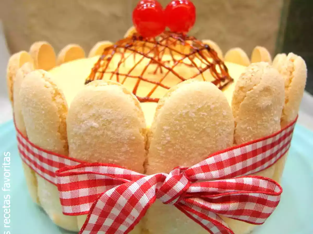 Charlota con bavarois y mousse de maracuyá (parchita)