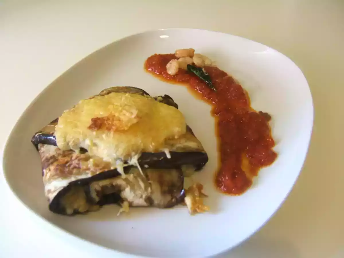 Charlota de berenjena rellena de merluza y gambas. - foto 2