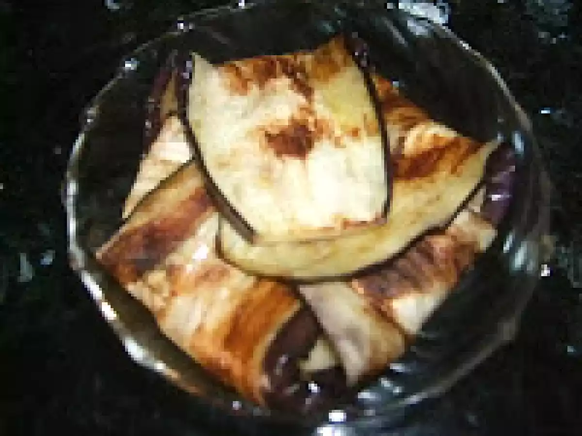 Charlota de berenjena rellena de merluza y gambas. - foto 4