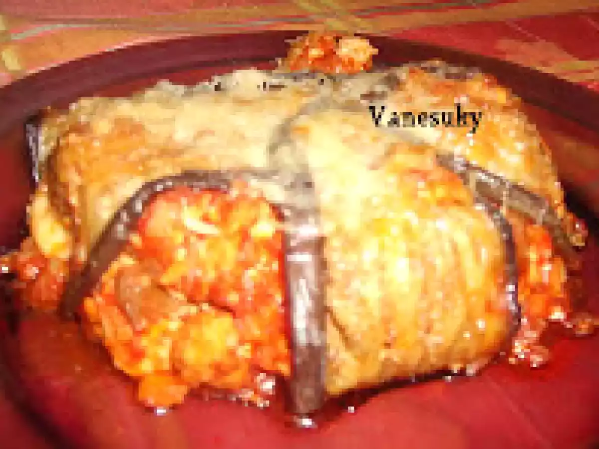 Charlota de berenjenas con carne y queso