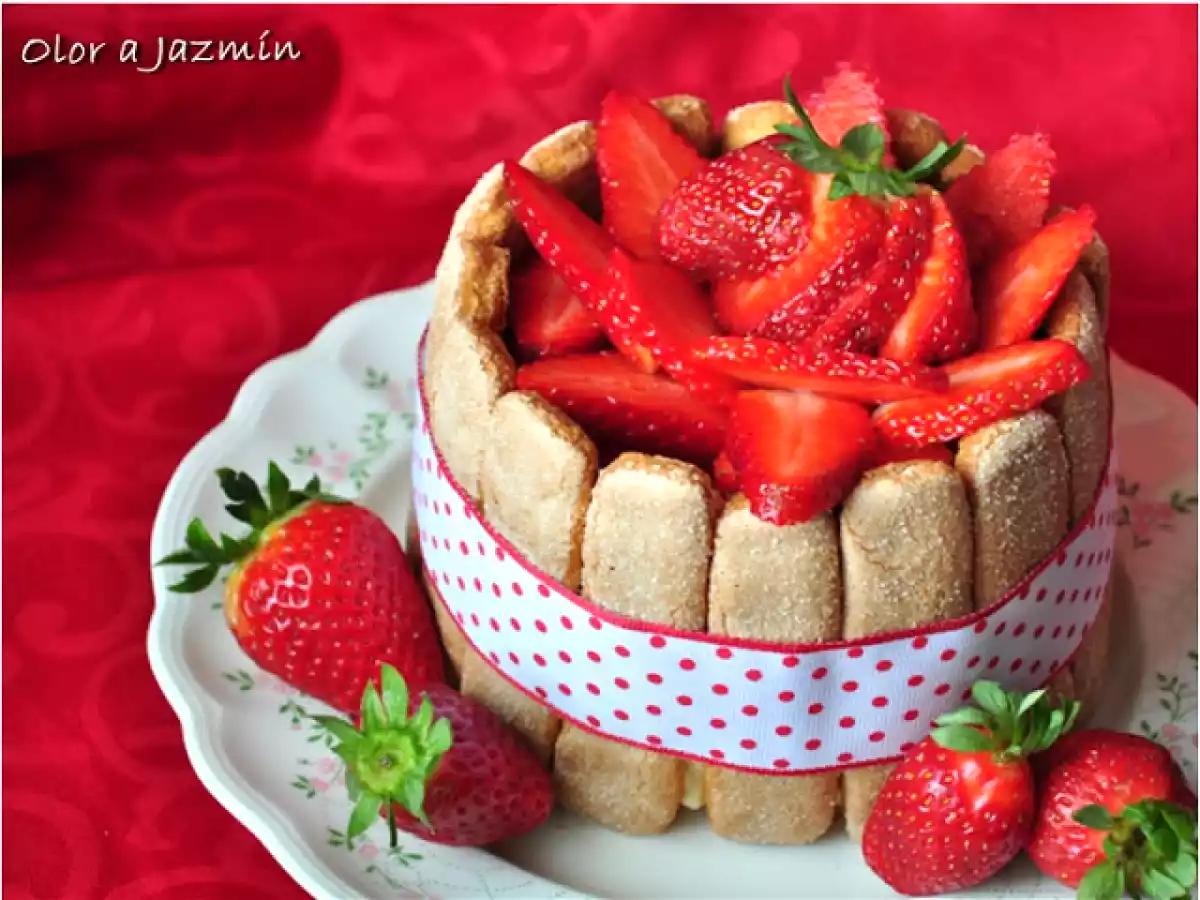 Charlota de fresones y crema