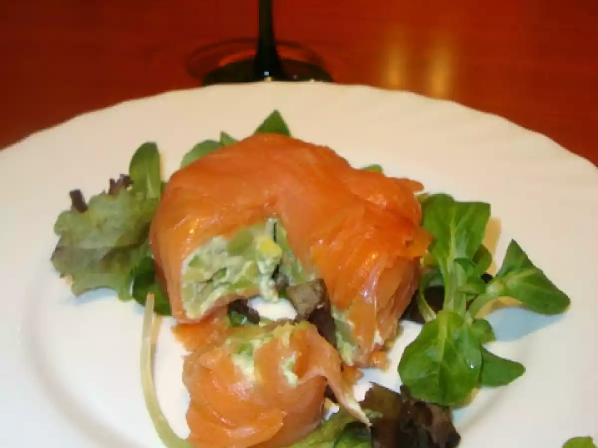 Charlotte de salmon y aguacate