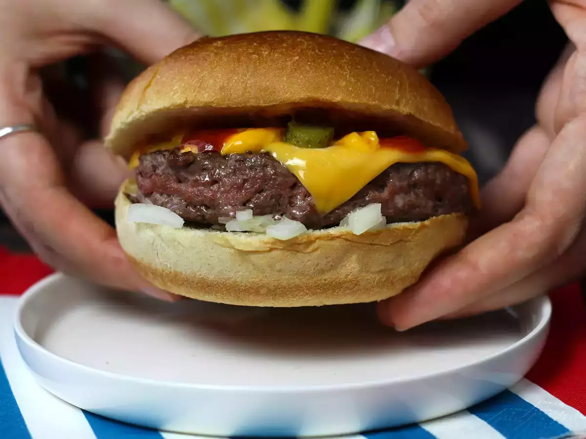 Cheeseburger, ¡la famosa hamburguesa de queso que todos adoran! - foto 2