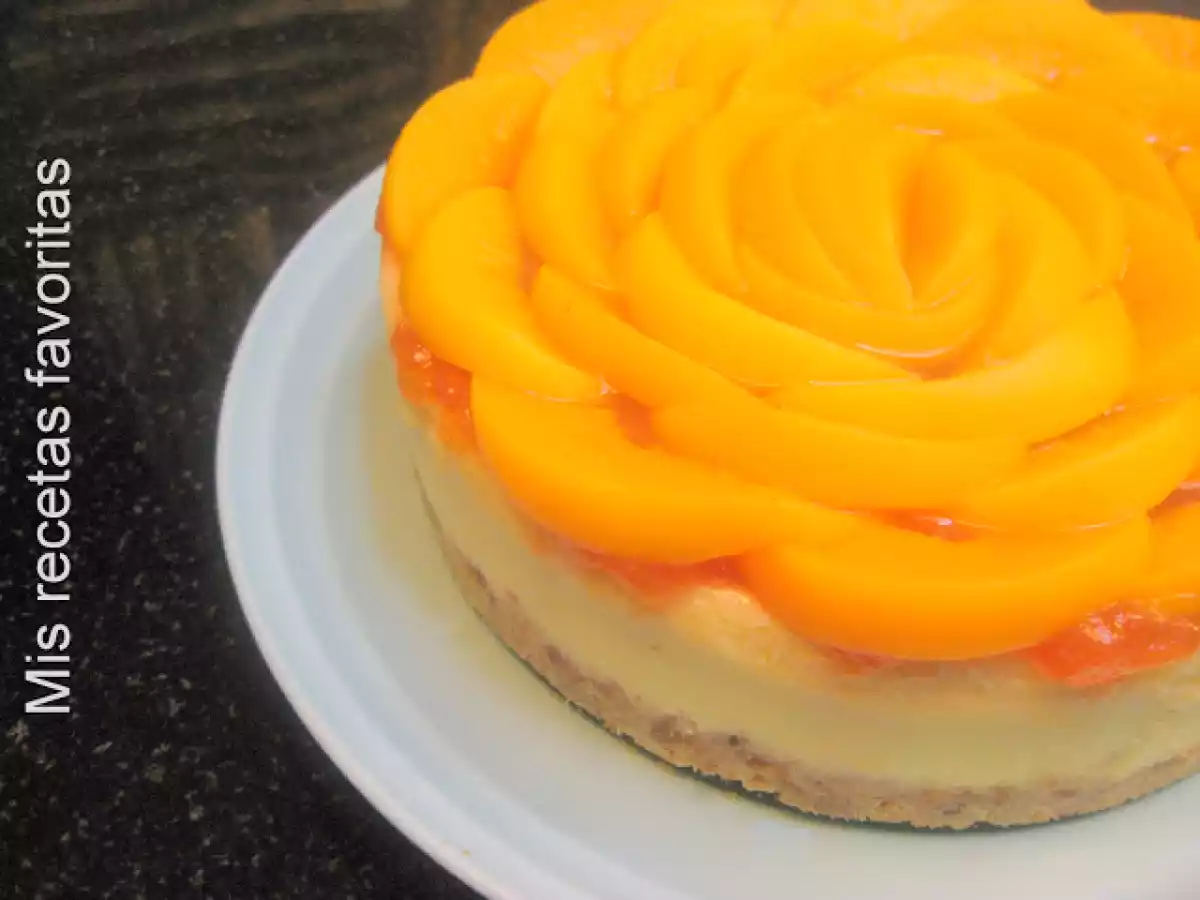 Cheesecake cremoso con melocotones
