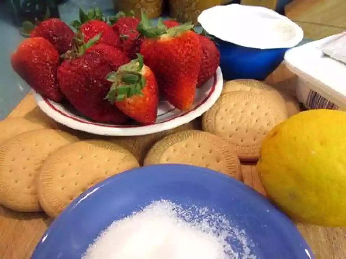 Cheesecake de fresas en vasitos - foto 2