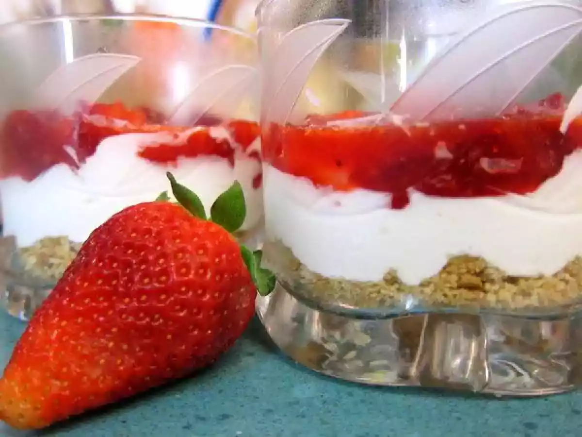 Cheesecake de fresas en vasitos - foto 9