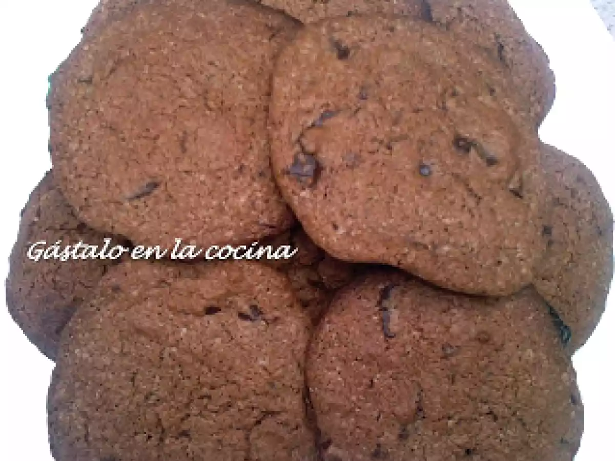 CHEWY CHOCOLATE CHIP COOKIES (GALLETAS BLANDAS DE CHOCOLATE CON TROZOS)