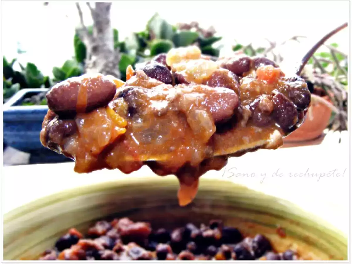 Chili con carne: platillo de la cocina Tex Mex. - foto 2