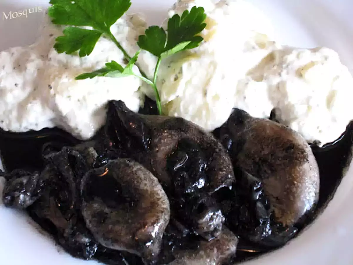 Chipirones en su tinta con patatas ali-oli Manh Mac - foto 5