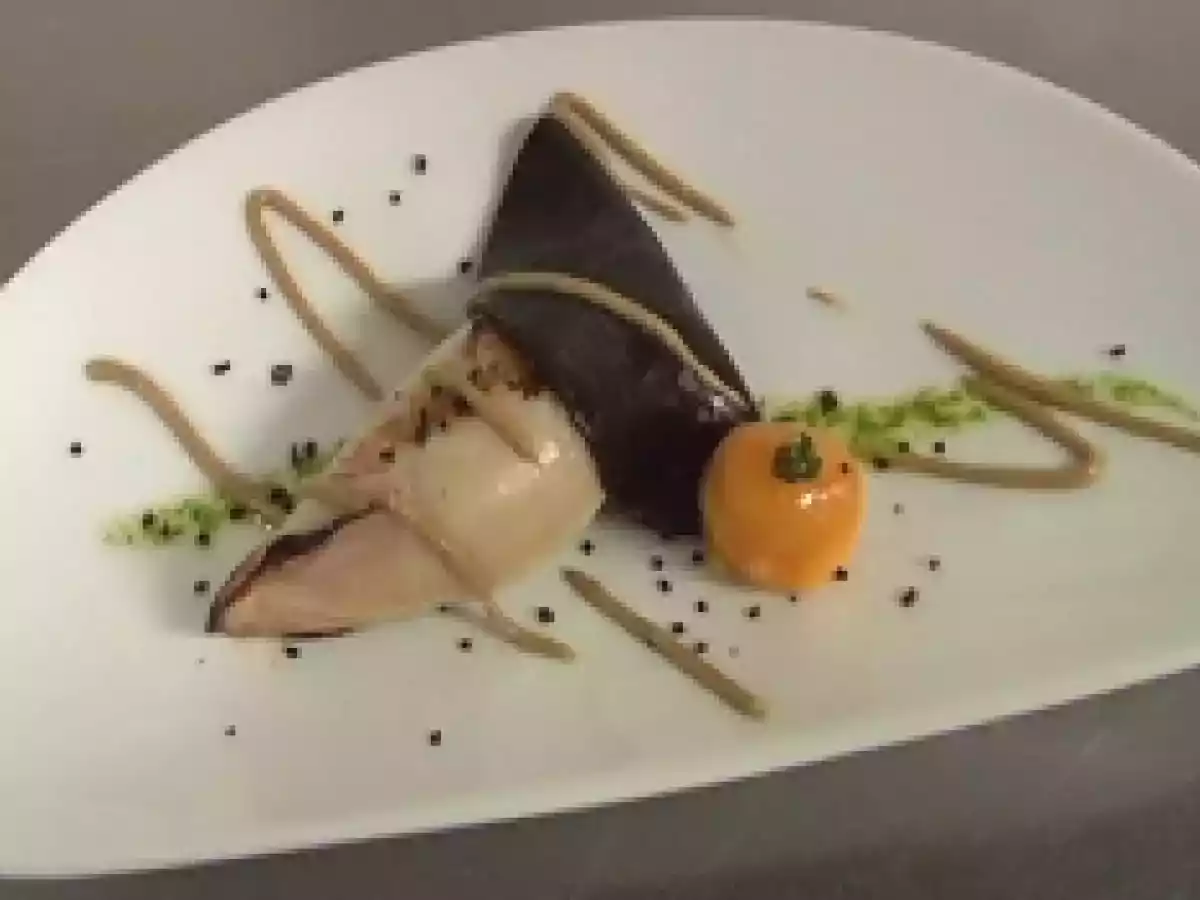 Chipirones rellenos de patata asada, pimiento verde y jamón