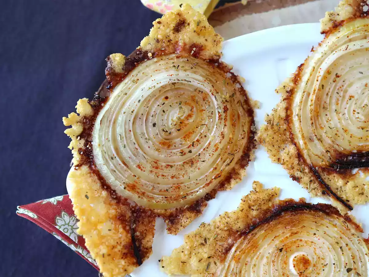 Chips caseras crujientes de cebolla y parmesano - foto 3