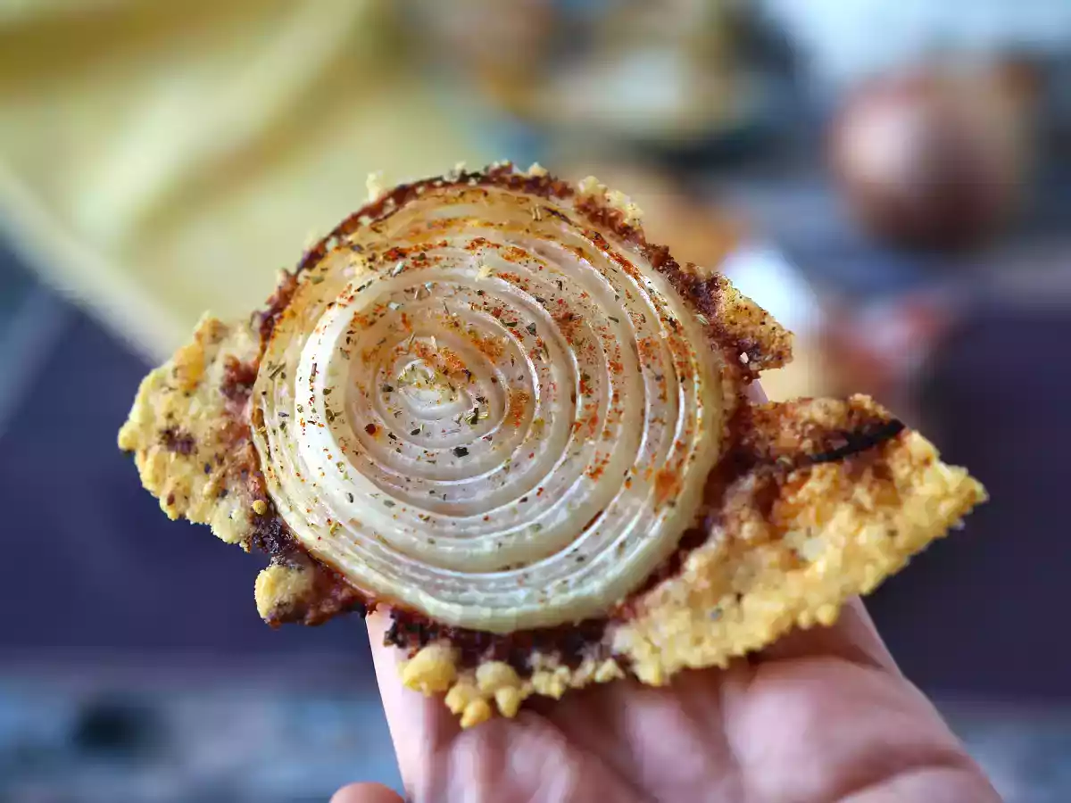 Chips caseras crujientes de cebolla y parmesano - foto 5