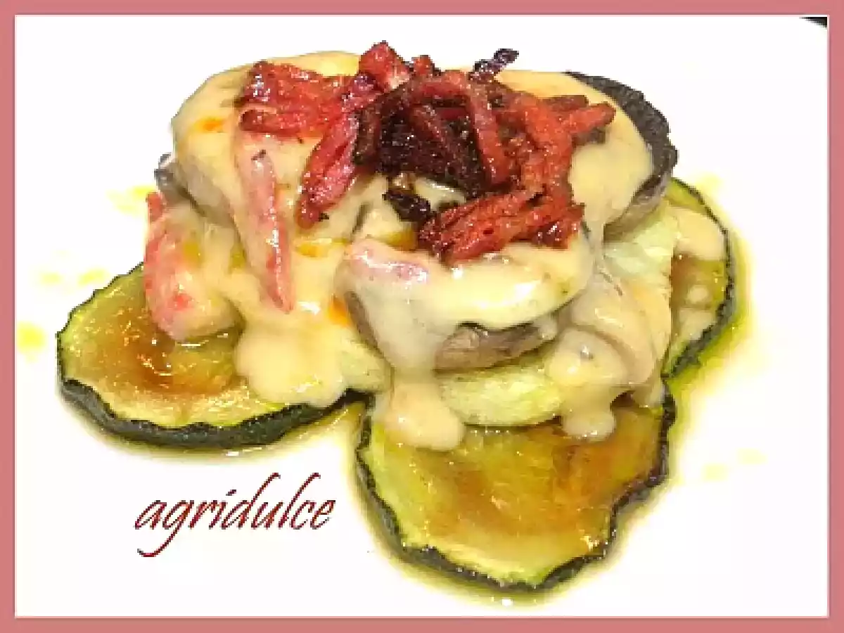 CHIPS DE CALABACIN Y PATATAS CON CHAMPIÑON A LA BECHAMEL Y CRUJIENTE DE CHORIZO