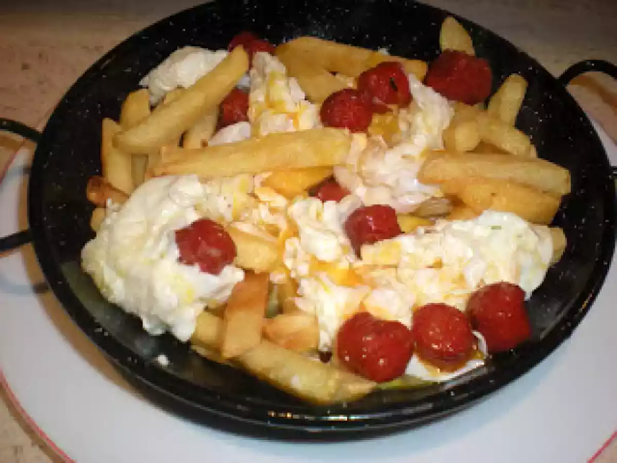 Chistorra con patatas y huevos rotos - foto 2