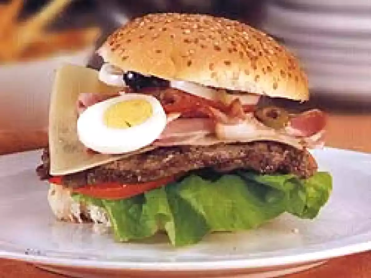 Chivito uruguayo