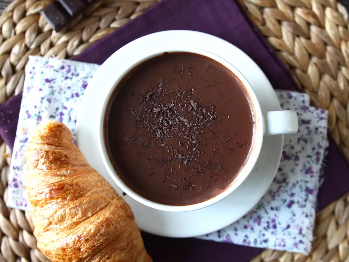 Chocolate a la taza casero: la receta fácil para que quede denso, brillante y sedoso - foto 4