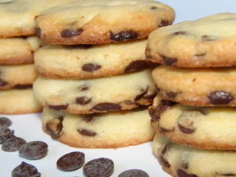 Chocolate chip cookies o galletas con chispas de chocolate, foto 1