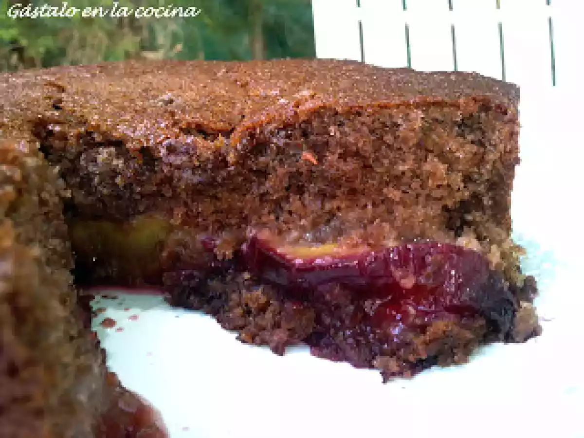 CHOCOLATE PLUM CAKE (BIZCOCHO DE CIRUELAS Y CHOCOLATE)