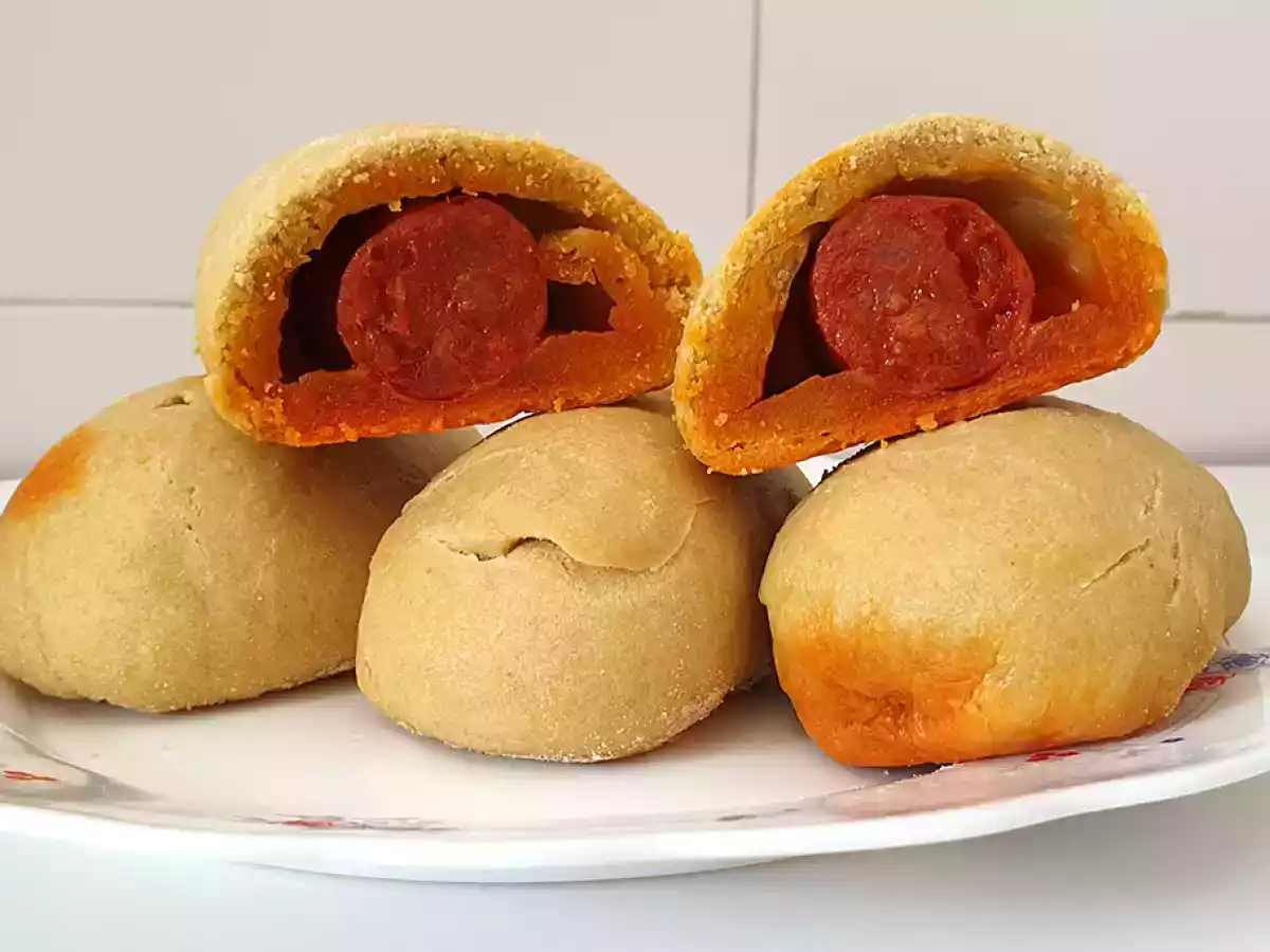 Choripanes o bollos preñaos
