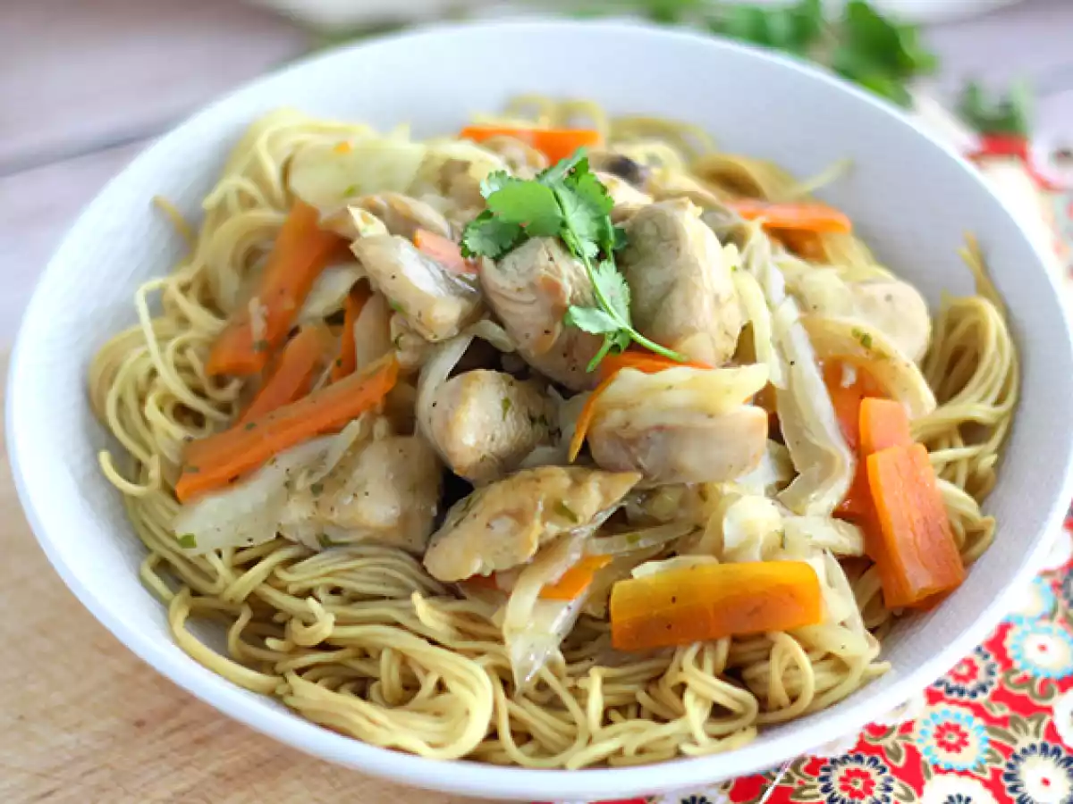 Chow mein, noodles chinos con pollo y verduras - foto 4