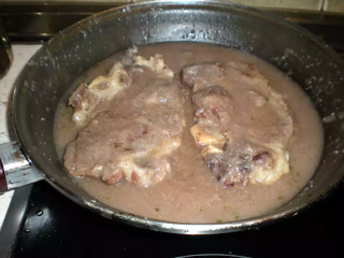 Chuletas de aguja en salsa de vino tinto - foto 2