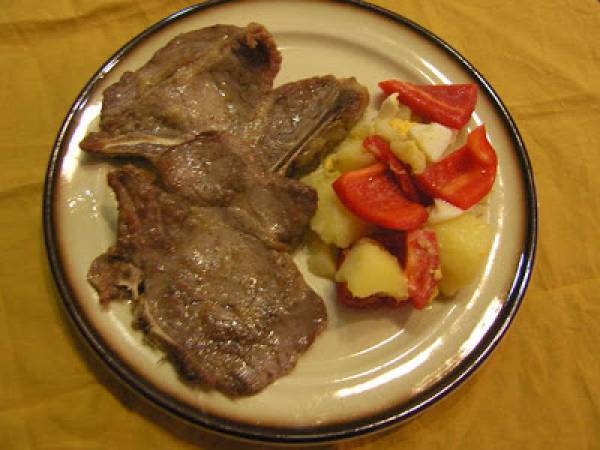 CHULETAS DE CERDO CON ACOMPAÑAMIENTO